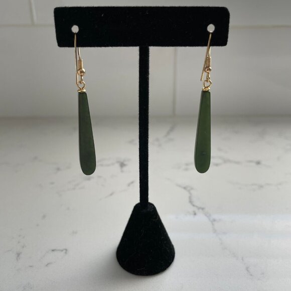 Vintage Dangle Jade Earrings w Gold Tone Shepard Hooks Sz OS - no markings - Picture 3 of 7